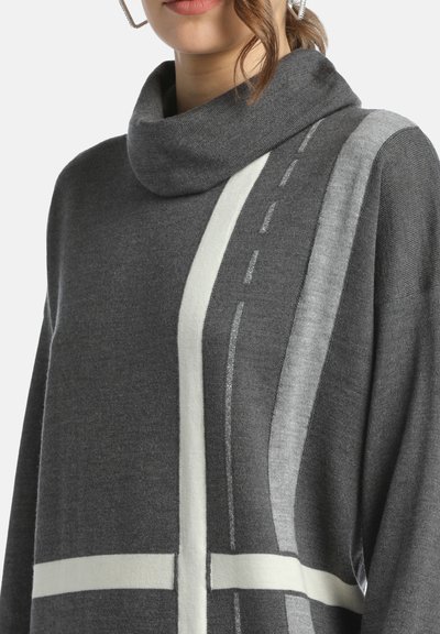 Grå koftasweater med cowl-neck i ett mjukt material, med vita och silverfärgade grafiska mönster och en avslappnad passform. Strukturerad yta med kontrasterande detaljer.