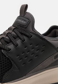 Skechers CROWDER COLTON - Sapatilhas - black/grey