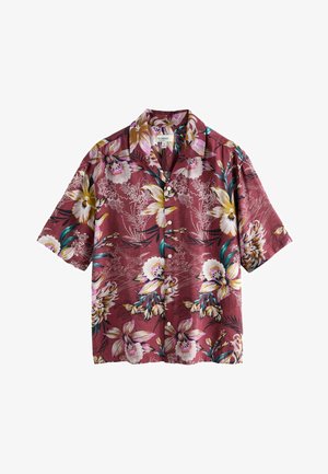 Cămașă cu mâneci scurte și nasturi, cu fundal roșu și modele florale mari în galben, alb și mov, cu frunze verzi.