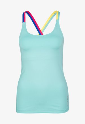 Jasnoniebieski sportowy top na ramiączkach z paskami krzyżującymi się na plecach w kolorach czerwonym, granatowym i żółtym. Wykonany z gładkiej, elastycznej tkaniny; posiada logo na dole.