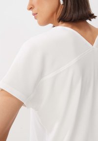 someday. KETIRA - T-shirt basic - milk
