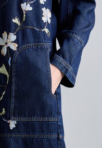 MUNTHE FIVA - Robe en jean - indigo