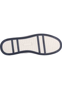 Kengän pohja, jossa on valkoinen kumipinta, jossa on kuusikulmainen kuvio ja sininen teksturoitu reuna; sisältää pitovoimagrooveja ja sileän keskipaneelin.