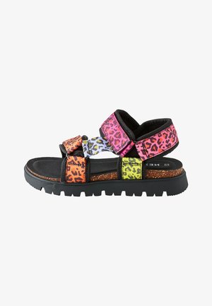 Sandalo sportivo con suola nera e cinturini multicolore con stampa leopardata in rosa, arancione, giallo e azzurro, con chiusure regolabili.
