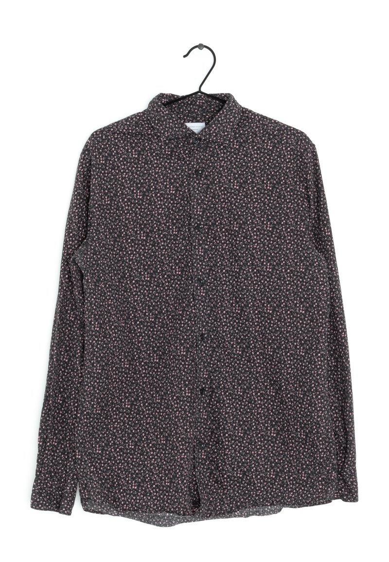 Svart långärmad skjorta med små, rosa blommönster, knapprad framtill och standardkrage. Lättviktig tyg, rak fåll.