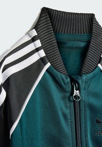 adidas Originals SET - Survêtement - aurora ivy   black   white