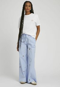 BZB RAYÉ BRODÉ - Pantalon classique - bleu moyen