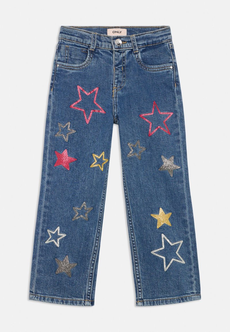Jeans em denim azul com vários apliques de estrelas em vermelho, rosa, amarelo, prata e cinza. Design de perna reta com fecho de botão.
