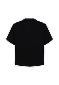 Maglietta nera a maniche corte con vestibilità rilassata, colletto, orlo dritto e texture liscia. Design minimalista senza motivi visibili.