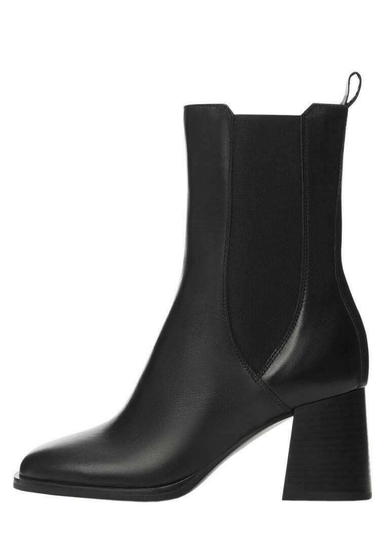 Mango Korte laarzen zwart Mango Korte laarzen zwart