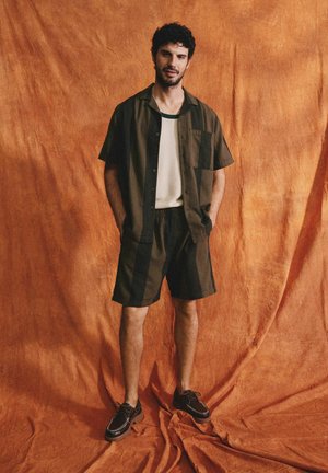 Diverse, AURELIO, khaki