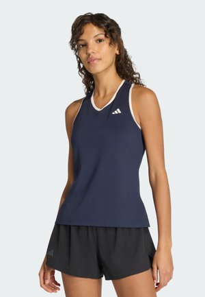 Débardeur bleu marine avec bordure blanche, fabriqué en tissu respirant, accompagné d'un short de course noir avec un logo discret.