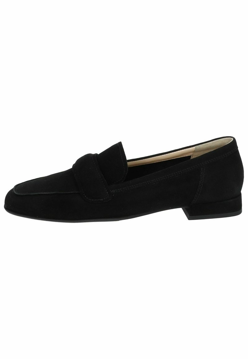 Černé semišové loafers s nízkým podpatkem, se zdobným pásem a prošíváním podél okrajů. Hladká vnitřní podšívka.