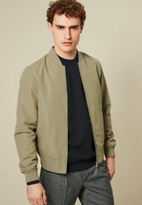 Next REGULAR FIT - Chaquetas bomber - neutral