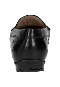 Zwarte leren schoen met een gladde textuur, ronde achterkant, gevoerd interieur en subtiele stiksels langs de zijkanten. Lichtgewicht zool.