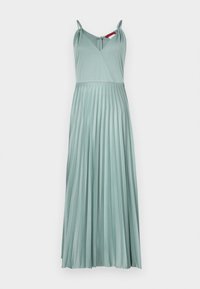 Une longue robe plissée de couleur vert clair, avec des bretelles ajustables et un décolleté en V profond. Fabriquée dans un tissu lisse avec une texture légère.