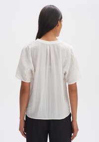 OPUS KURZARM FLANDRA - Bluse - milk