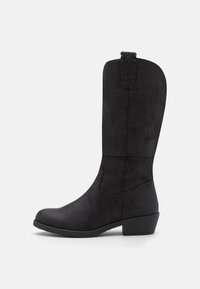 Bottes noires mi-mollet en daim, avec un détail tressé à l'arrière, un bout arrondi et un talon bas empilé pour plus de stabilité.