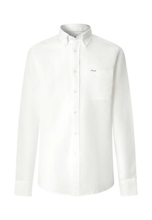 Camisa blanca de manga larga con botones, cuello abotonado y bolsillo en el pecho con una pequeña etiqueta de logo en el lado derecho.