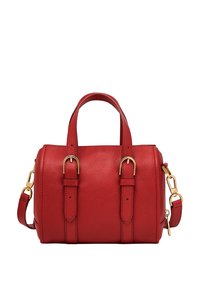 Sac à main en cuir rouge de forme arrondie, avec deux poignées supérieures, une bandoulière adjustable, des accents en métal doré et une surface texturée.