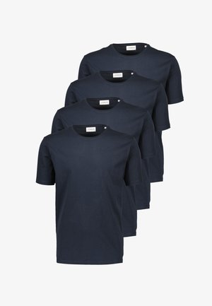 Cztery granatowe koszulki z krótkim rękawem i okrągłym dekoltem ułożone w przesunięte stosy, ukazujące przód i metki przy szyi.