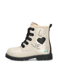 Botín de tobillo beige brillante con cordones negros, que presenta un corazón negro, letras plateadas "L VE" y puntos turquesa en el tacón. Suela de goma duradera.