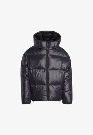 Casaco puffer preto e brilhante com capuz, fecho de correr na frente, e um logótipo discreto no peito, projetado para o frio.