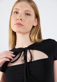 Thumbnail Image 6