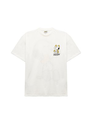 T-shirt en coton blanc présentant un dessin de Snoopy en bande dessinée avec des accents jaunes. Coupe décontractée avec des manches courtes et un col rond. Détail graphique distinctif.