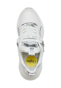 White sneaker with a smooth leather upper and silver accents. Features round laces, a padded collar, and a yellow logo insole.