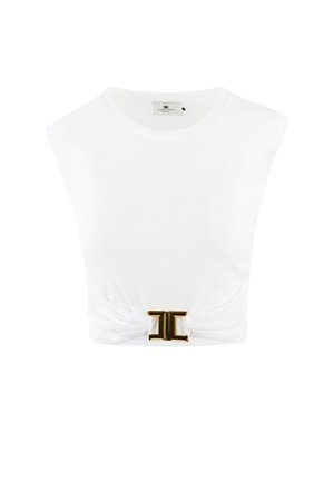 Top bianco senza maniche in tessuto liscio, con un design annodato in vita e un dettaglio di fibbia dorata al centro.
