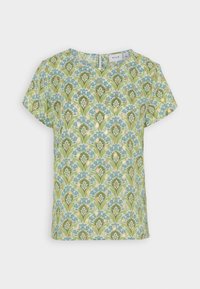 Blouse à manches courtes en vert clair avec un motif floral complexe présentant des accents bleus et dorés. Tissu doux avec une coupe décontractée et un col rond.
