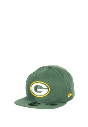 Green cap with a flat brim, featuring a white and yellow "G" logo on the front and a small yellow logo on the side. Cotton material.