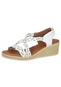 Sandalias de cuña con tiras trenzadas en blanco y gris, con una plantilla de imitación de cuero marrón y suela texturizada en beige. Presentan un diseño de talón abierto.