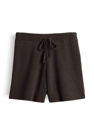 Shorts marrone scuro lavorati a maglia con fascia in vita a coste e coulisse frontale, mostrati su sfondo bianco.