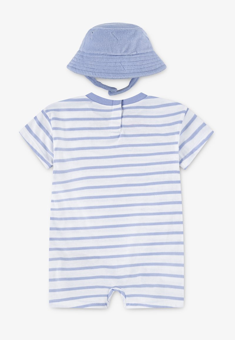 Weiß-blau gestreifter Baby-Strampler mit kurzen Ärmeln und passendem hellblauem Fischerhut mit Kinnriemen.