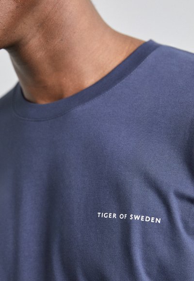 Tiger of Sweden Jednoduché tričko - blue cloud