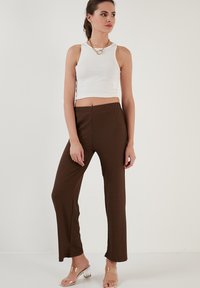 LELA REGULAR FIT - Hlače - brown
