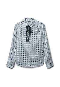 Gemustertes Button-Up-Hemd in Hellblau mit schwarzen ovalen Designs, ausgestattet mit einem Kragen und einem gebundenen schwarzen Satinband am Hals.
