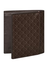 Bruine leren portemonnee met een gestructureerd patroon en gestikte randen. Heeft kaartsleuven en een dubbelvouwontwerp voor gemakkelijke toegang.
