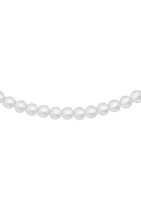 Collier en perles blanches composé de perles rondes avec une surface lisse et brillante, enfilées ensemble en une seule ligne continue.