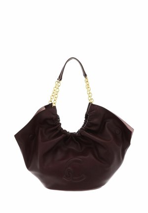 Borsa a mano in pelle marrone scuro morbida con apertura superiore arricciata, manici a catena dorati e logo doppio C intrecciato in rilievo sul davanti.