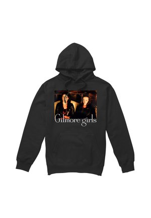 Schwarzer Hoodie mit zwei Frauen, die auf einer Couch sitzen, mit dem Text „Gilmore girls“ darunter auf der Vorderseite.