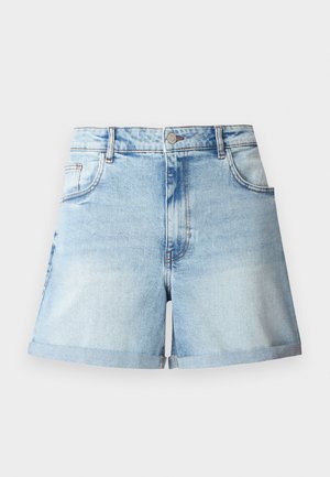 Hellblaue Jeansshorts mit umgeschlagenen Säumen, vorne mit Knopf- und Reißverschluss sowie Taschen vorne und hinten, auf weißem Hintergrund dargestellt.