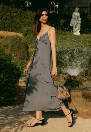 BHOEM, BEADED TIERED MAXI EVENT DRESS - Pidulikud riided - grey