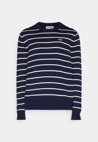 Pull en tricot bleu marine avec des rayures blanches horizontales, col rond, poignets et ourlet côtelés, arborant un petit logo Lacoste vert.
