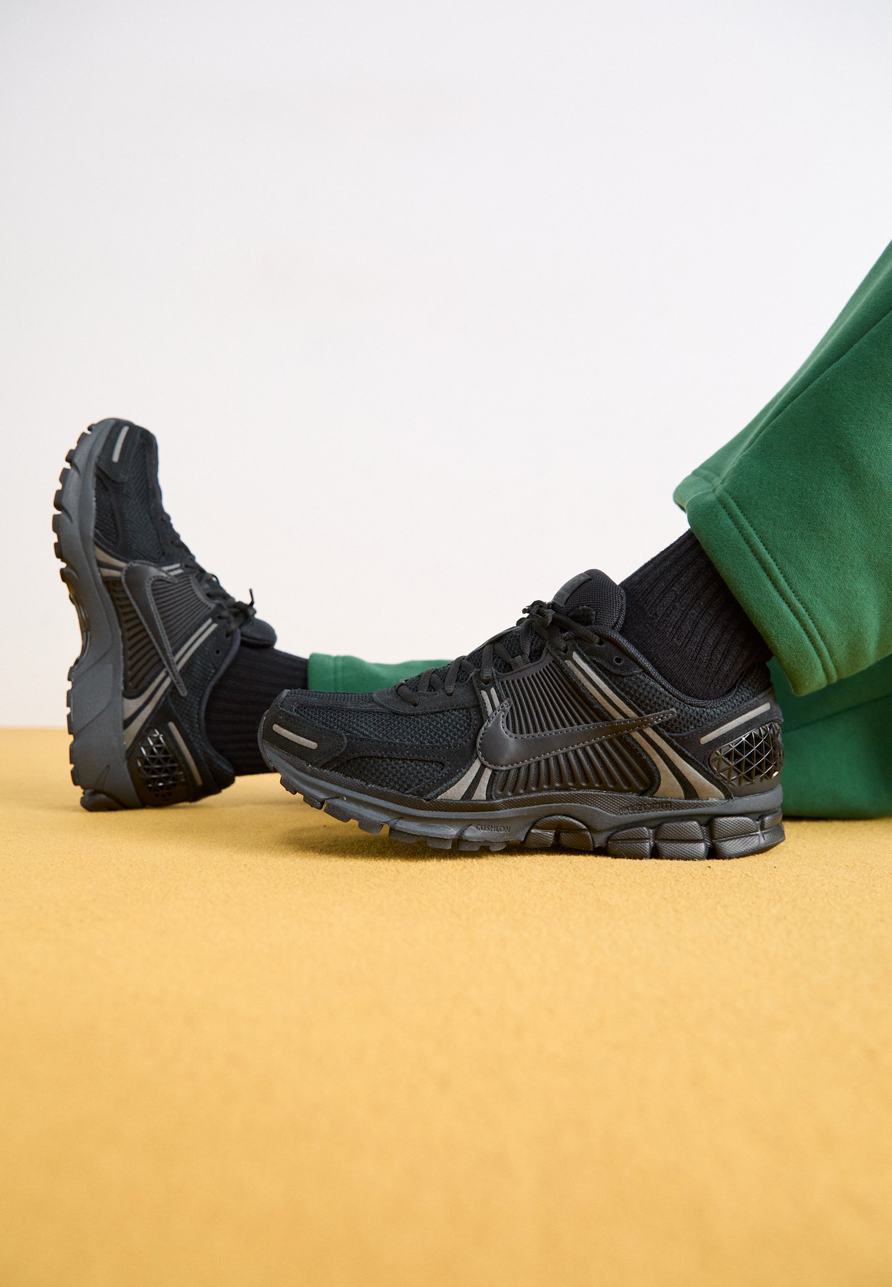 Nike Sportswear ZOOM VOMERO 5 - Trainers - black/anthracite