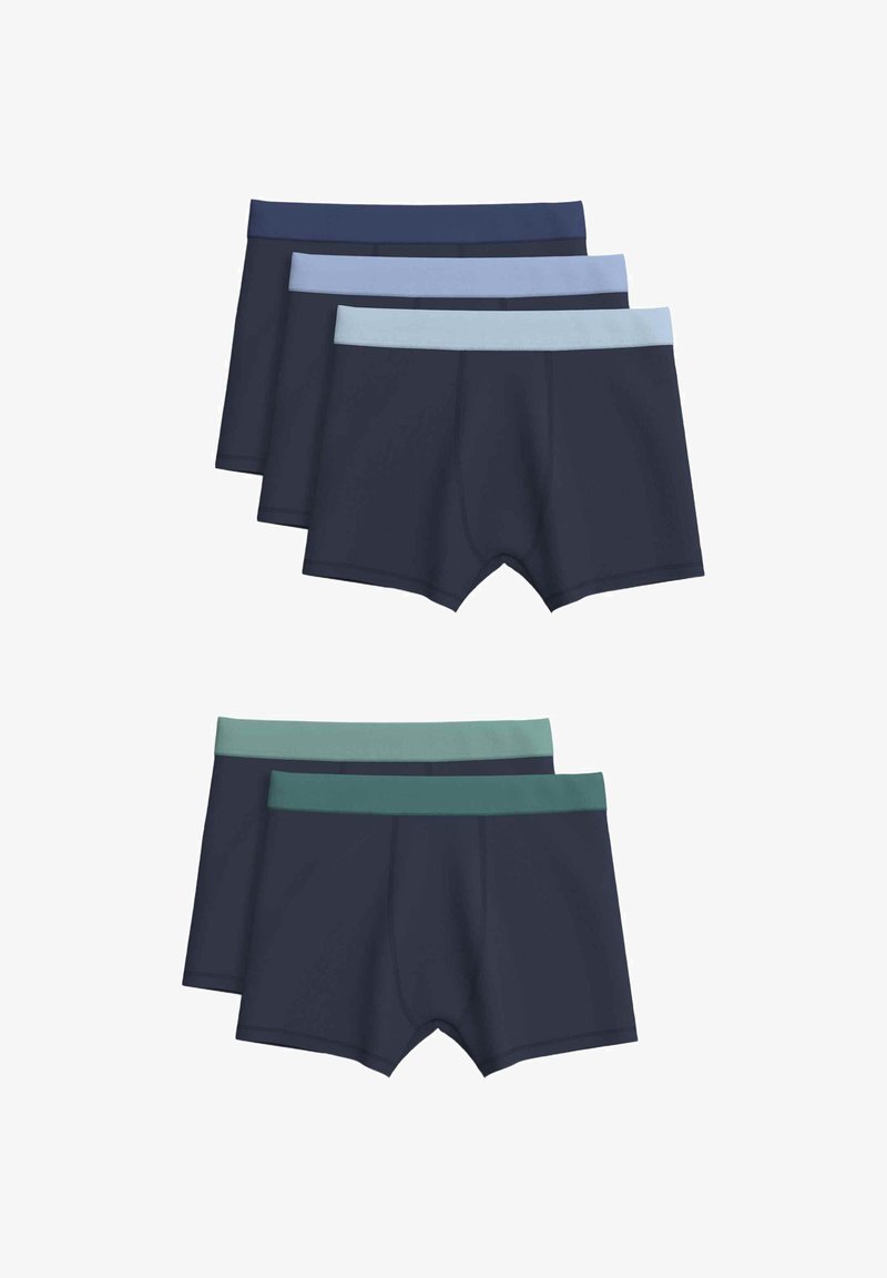 Zestaw sześciu bokserek w odcieniach granatu i niebieskiego. Posiadają elastyczne pasy w kontrastowych kolorach. Wykonane z miękkiego, elastycznego materiału o dopasowanym fasonie.