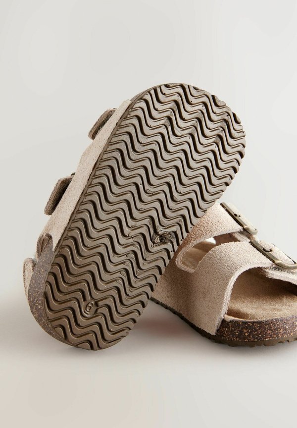 WIDE FIT (G) FIT – DOUBLE BUCKLE CUSHIONED FOOTBED – Lauflernschuh – neutral