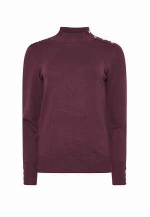 Burgunderfärgad stickad tröja med hög hals och knappdetaljer på vänster axel. Har långa ärmar och en figurnära midja.